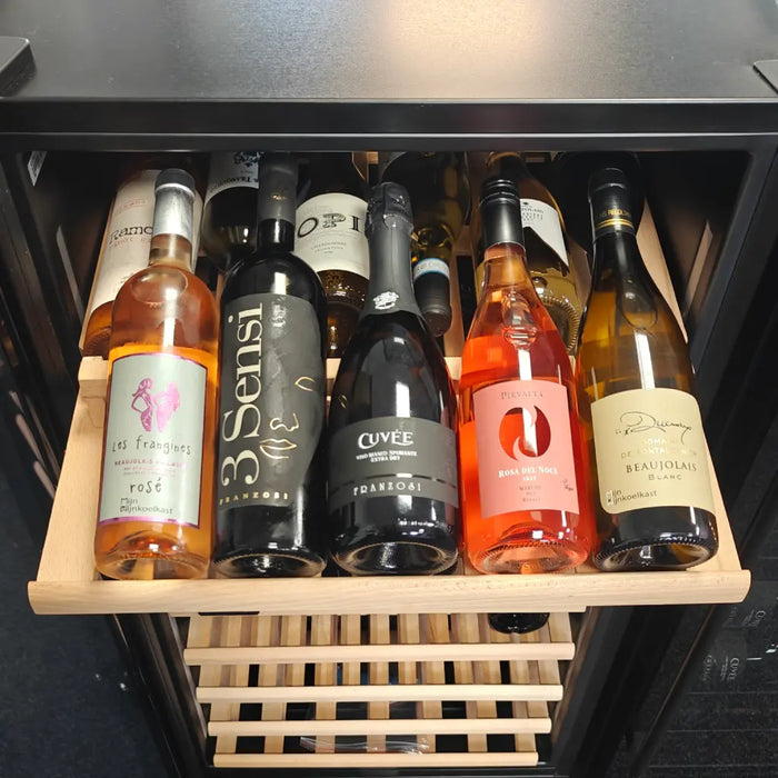 Presentatielade in een Dunavox Grande
