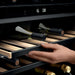 AEG NSW8D826GT onderbouw wijnkoelkast, uittrekbare houten plank