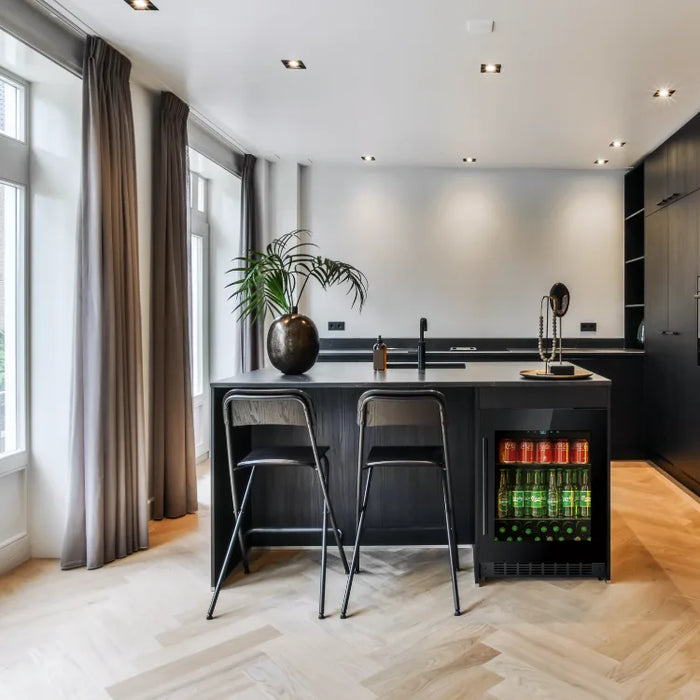 Cella KitchenLine BV34-BH onderbouw drankkoelkast, in een keuken
