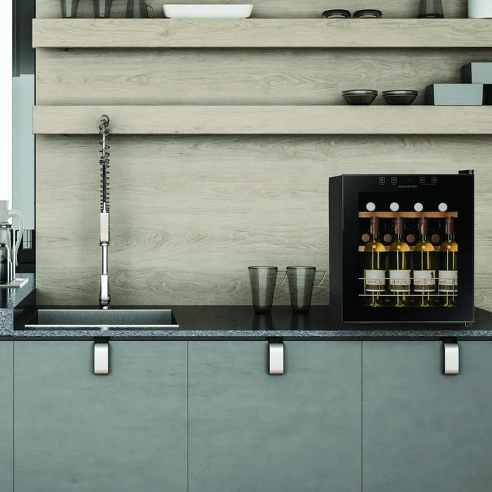 Dunavox Home-16 vrijstaande wijnkoelkast, in een keuken